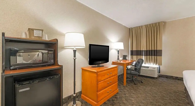 Двухместный люкс Quality Inn & Suites Portage Central