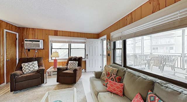 New Listing! Beachside Bliss - Walk To Waves 2 Bedroom Condo, Rezerwuj Apartament Midtown 