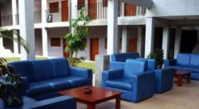 Monty Hotel, Prenota Hotel Ampara 