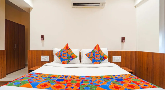 Номер Deluxe Fabhotel Stayz Inn Us Consulate