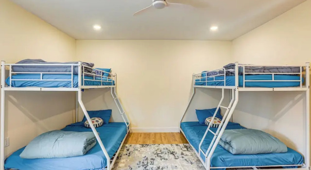 Walk to Keansburg Beach! Family Home w/ Pool, Rezervasyon Tatil Evi Keansburg New Jersey