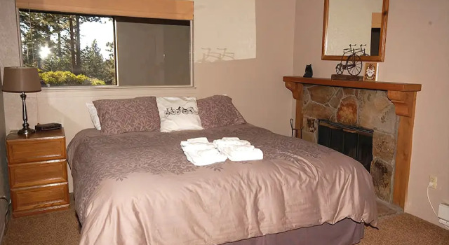 1173 Timber Lane 4 Bedroom Home, Забронировать Отель Саут-Лейк-Тахо South Lake Tahoe Area, рядом с Канатная дорога Эриал-Трамвей
