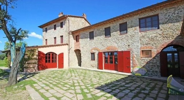 Villa Altomonte, Prenota Villa Marlia Toscana