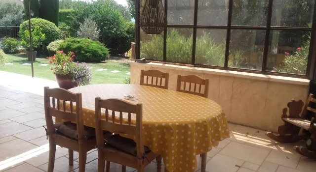 Gite l'Annexe, Rezerwuj Hotel Villelaure Luberon