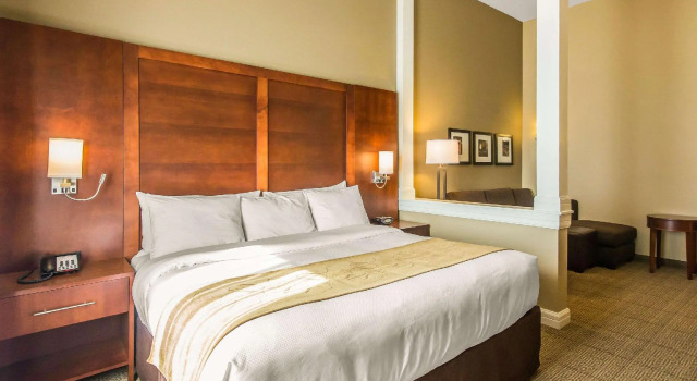 Люкс Comfort Suites Dodge City