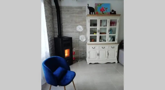Petite Maison de Ville Toute Equipee, Prenota Hotel cantone di Château-Renard 