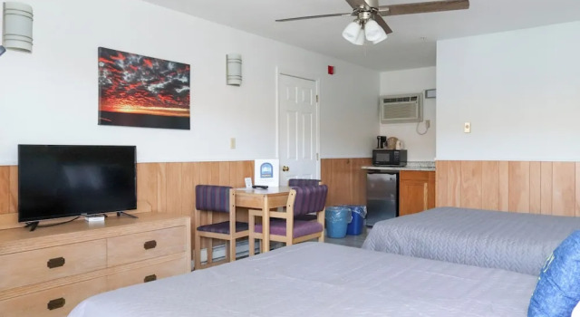 Mainsail Inn & Cottages, Varaa Hotelli Hotellit New England uima-altaalla, Uima-allas