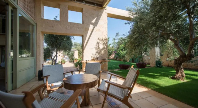 Вилла с 4 комнатами Villa Dimi