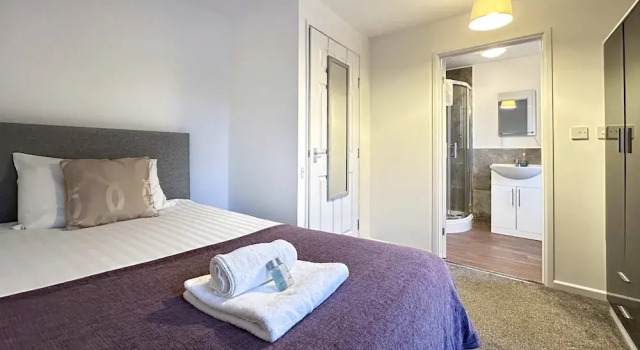 Deals 6BR House Contractor Group Stay Clayton, Varaa Lomakoti Mökit kohteessa Merseyside, Mökki