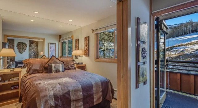 Laurelwood Condominiums Studio Premier Unit 410