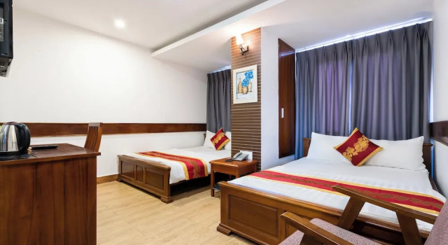 Двухместный номер Deluxe King Hotel Sai Gon Airport 