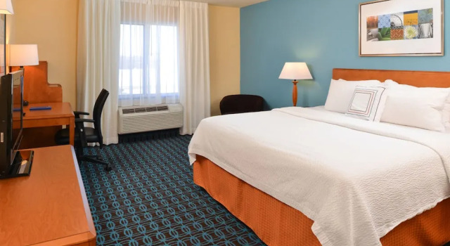 Двухместный люкс Fairfield Inn & Suites Bloomington