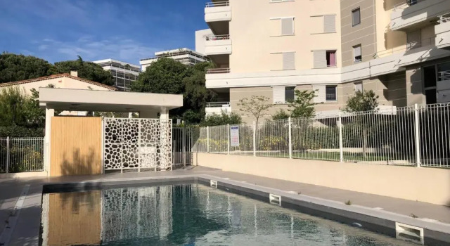 Апартаменты Appartement Danaè Modern 2 bedrooms in the heart of Juan-les-pins