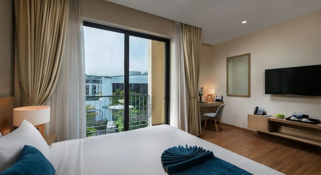 Номер Classic La Batisse Resort Halong