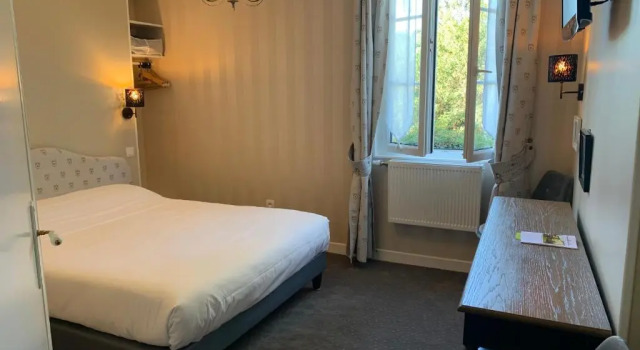 Auberge du port des Roches, Book Hostel / Vandrerhjem Luche-Pringe Sarthe