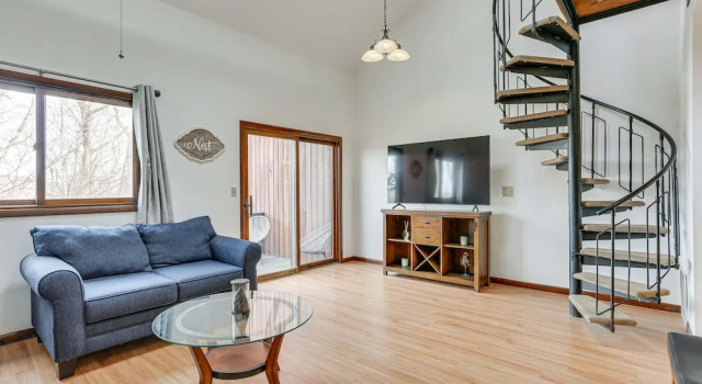 Апартаменты с 2 комнатами с балконом Vernon Township Condo w/ Balcony Near Ski Lifts!