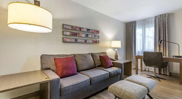 Люкс с красивым видом из окна Windmill Suites Surprise - Phoenix, an Ascend Collection Hotel