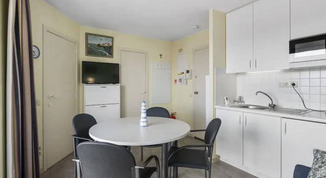 Spacious Studio Near Seafront, Prenota Appartamento Hotel a Flanders con parcheggio, Parcheggio