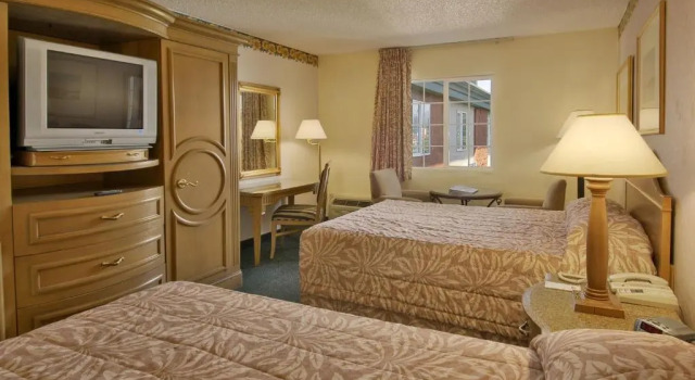 Четырёхместный номер Standard Days Inn by Wyndham Mt. Vernon