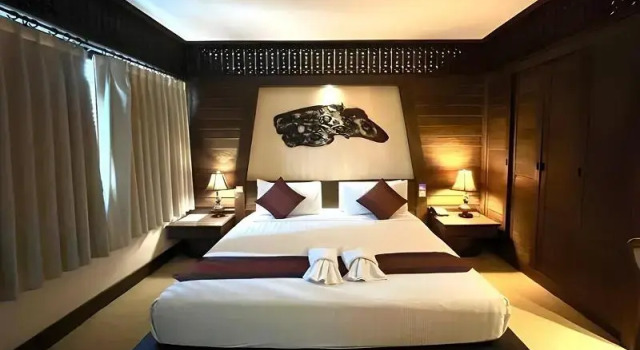 Полулюкс Standard Ruean Phae Royal Park Hotel