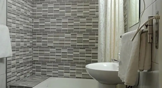 Номер Standard с балконом Hostal Cervantes