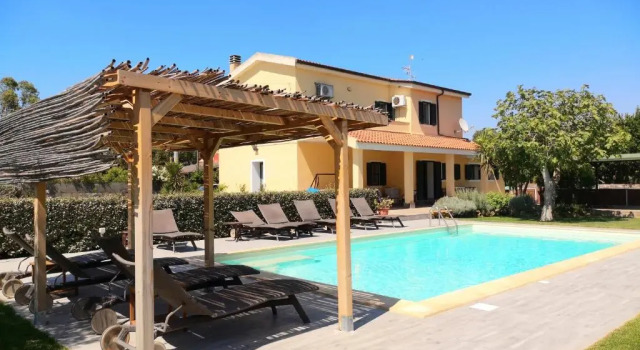 Вилла с 4 комнатами Bed & Breakfast Las Rosas
