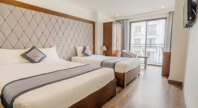 Трёхместный номер Superior с балконом и с видом на город Royal Charm Hotel