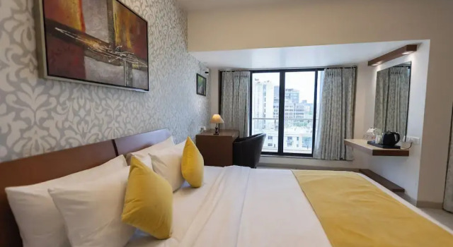 Люкс с балконом Pride Biznotel Alkapuri Near Vadodara Airport