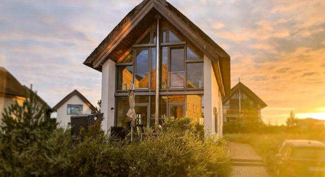 Коттедж Ostsee - Reetdachhaus Nr 12 "Strandläufer" im Strand Resort