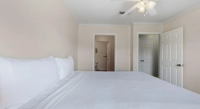 3b/2b w/ Pool & Tennis Court, Sleeps 6