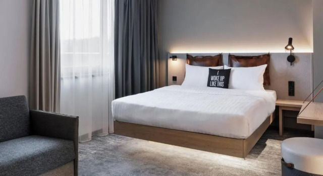 Трёхместный номер Standard Moxy Hamburg City