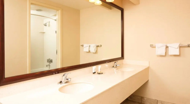 Четырёхместный номер Standard с видом на бассейн Red Lion Hotel and Conference Center St. George