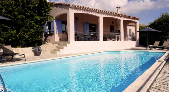 Villa with 3 suites, swimming pool, phenomenal view, walking distance restaurant, Rezerwuj Willa Oupia Hérault
