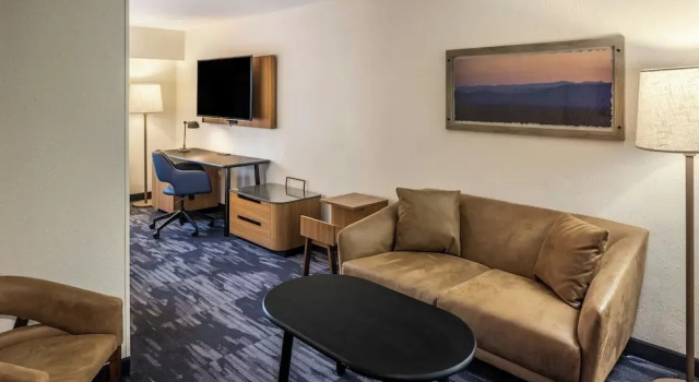 Двухместный люкс Fairfield Inn & Suites Butler