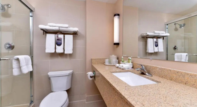 Номер Standard Holiday Inn Express Breezewood by IHG
