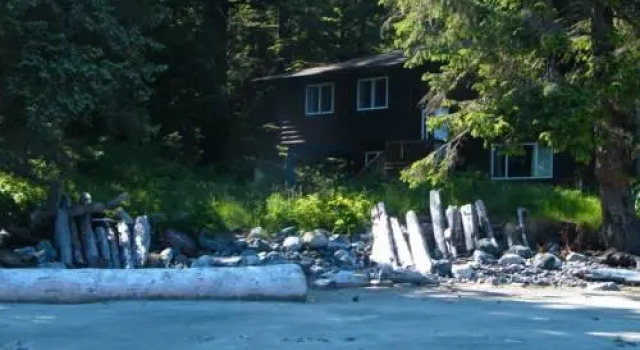 Long Beach Haven Guest Suite, Book Guesthouse Clayoquot Sound Canada