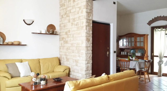 CASA VACANZE MONEGLIA 2 CAMERE con TERRAZZA nel VERDE, Забронировать Отель Отели в центре Монелья, в центре