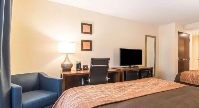 Четырёхместный номер Standard Comfort Inn & Suites Brattleboro I-91