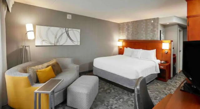 Люкс Courtyard by Marriott Toronto Brampton