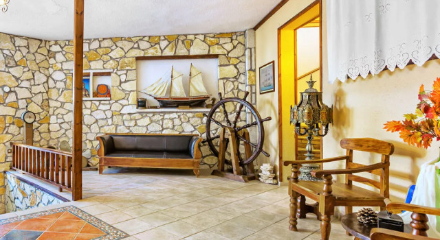 Karnagio, Book Hotel  
