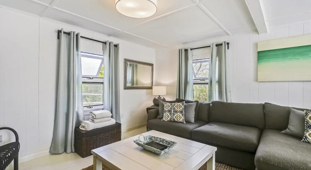 Коттедж Oak Bluffs 3-Bed Cottage, Walk to Town