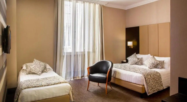 Трёхместный номер Classic Savoy Hotel