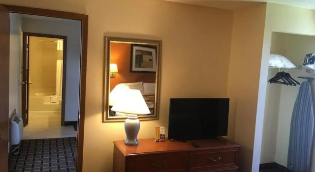Great Lakes Inn and Suites