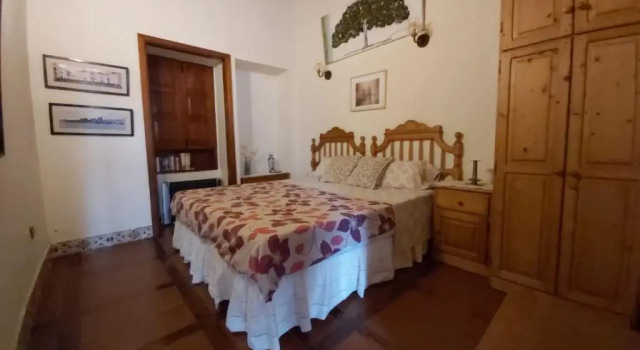 Коттедж Villa-Sleeps4-Parking-Garden-Pool-NearAirport