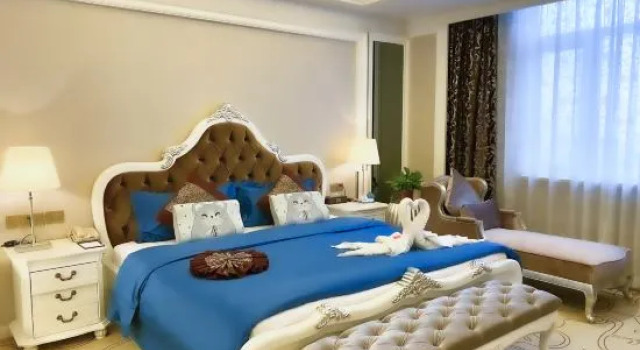 Люкс Deluxe ShengShi TongKung International Hotel