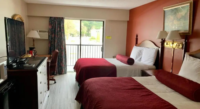 Четырёхместный номер Standard Inn The Mountains, an Ascend Collection Hotel