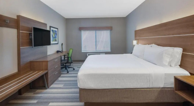 Люкс Holiday Inn Express Surprise by IHG
