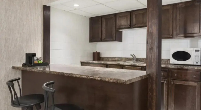 Двухместный люкс c 1 комнатой Days Inn by Wyndham Bridgewater Conference Center