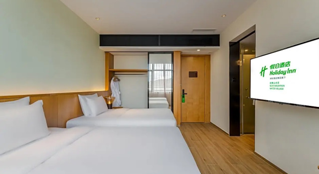 Четырёхместный номер Standard Holiday Inn Wuyi Mountain Water Village