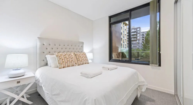 HomeHotel-Stylish Apt next to Train & Westfield, 预订 酒店 Waitara 新南威尔士